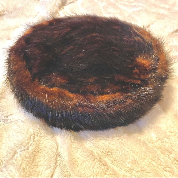 SAKS FIFTH AVE WOMEN'S MINK HAT… - Picture 4 of 11